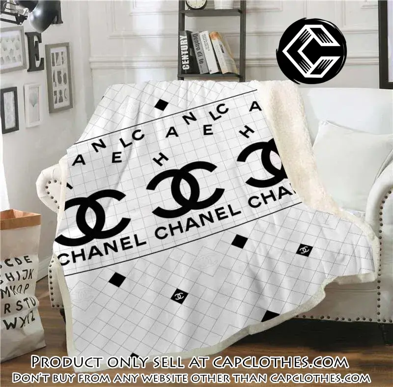 Chanel white fashion luxury brand fleece blanket comfortable blanket cc4404194